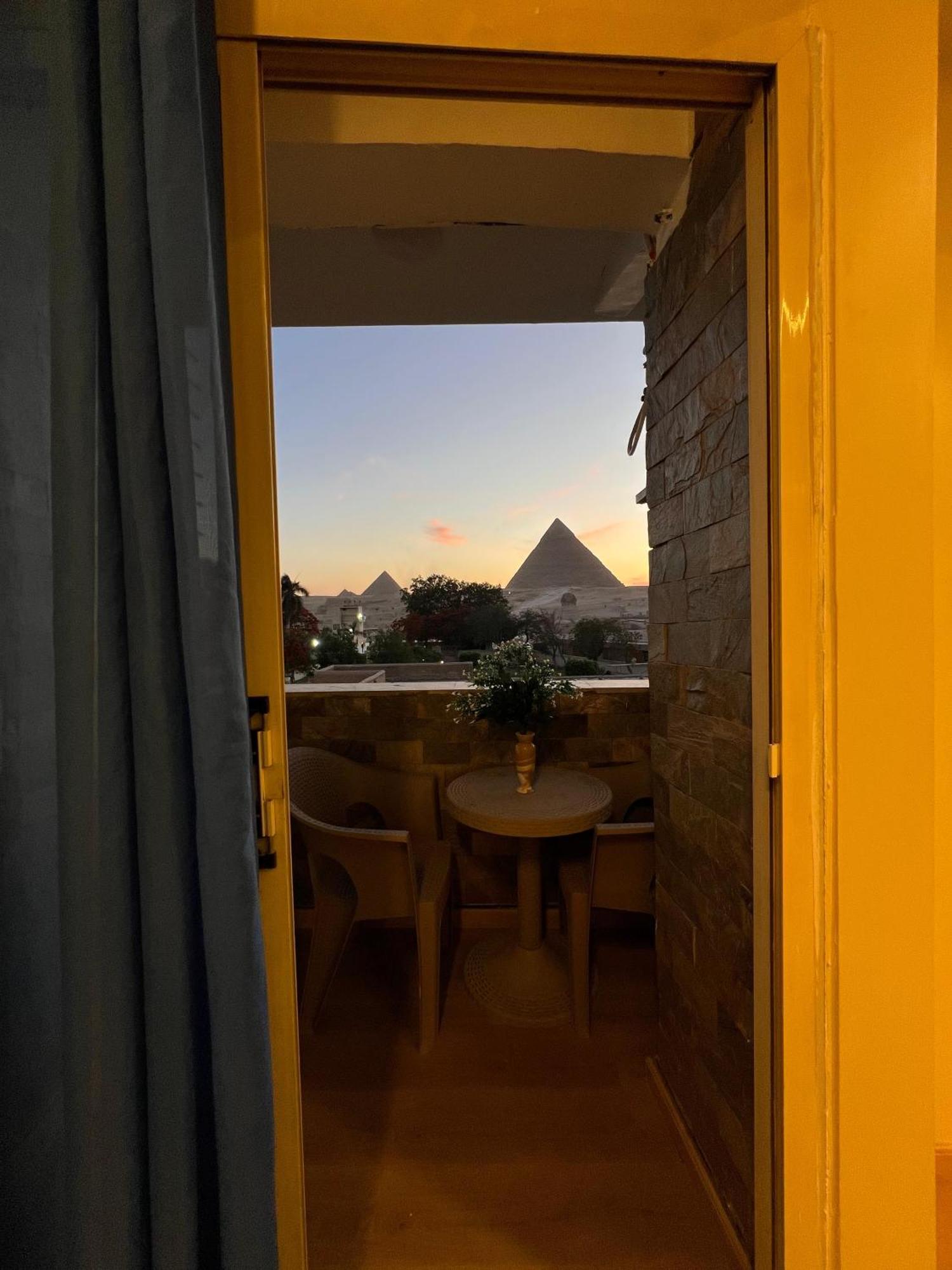 Pyramids View Kafret el-Gabal